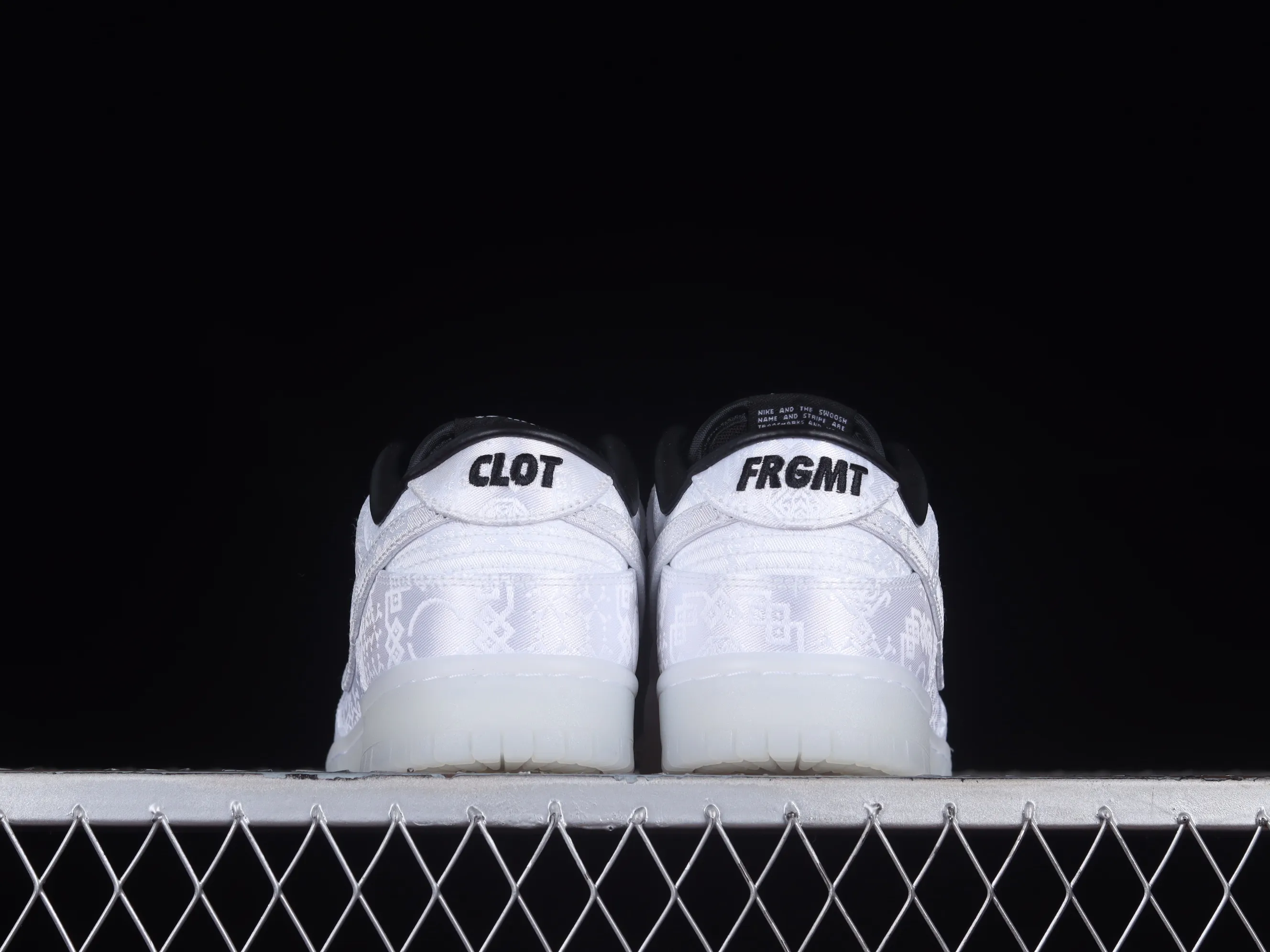 All Categories Nk SB Dunk Series Nk SB Dunk Low Low-top sneakers F version Nk Dunk Low x Fragment